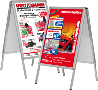 Zwei Kundenstopper mit gedruckten Plakaten f&uuml;r ein Sportgesch&auml;ft und einen Autopflege-Betrieb